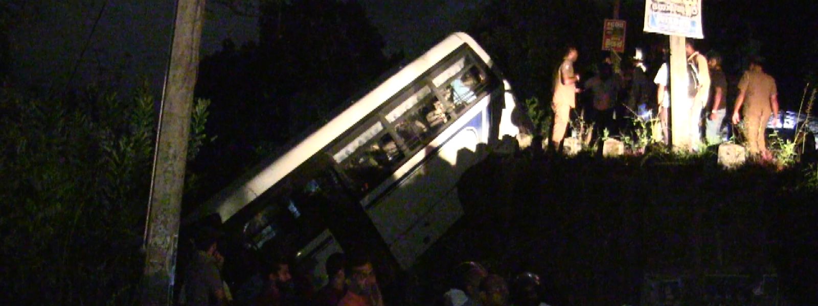 Bus Accident in Aladeniya, Kandy Injures 37